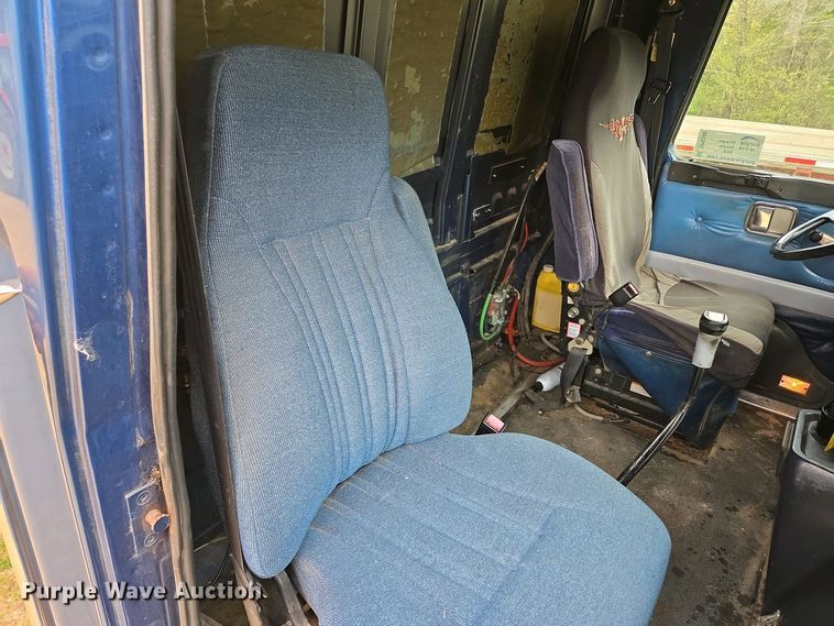 image for item DP6340 1996 Volvo semi truck