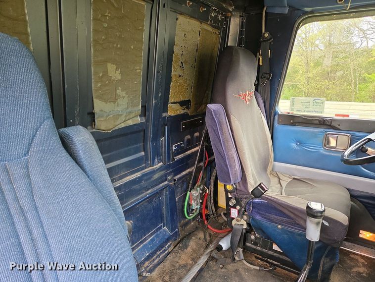 image for item DP6340 1996 Volvo semi truck