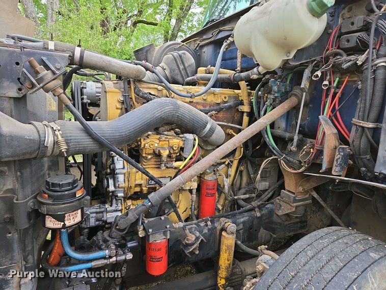 image for item DP6340 1996 Volvo semi truck