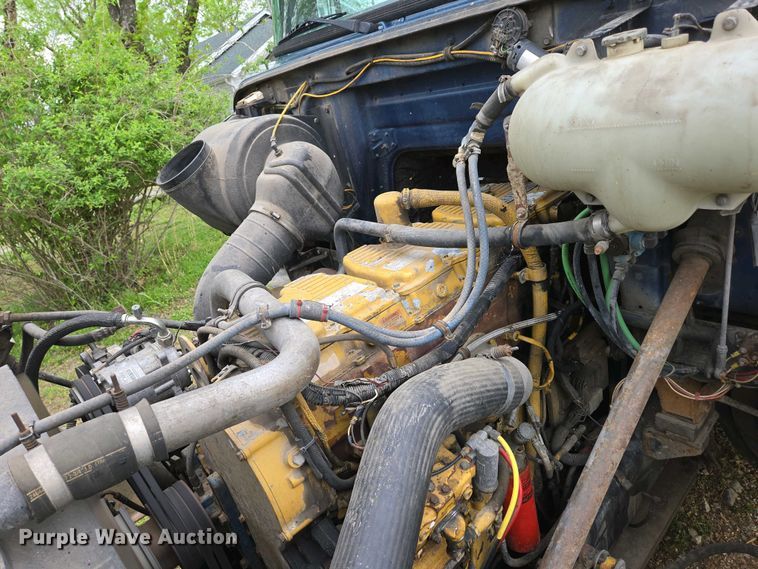 image for item DP6340 1996 Volvo semi truck