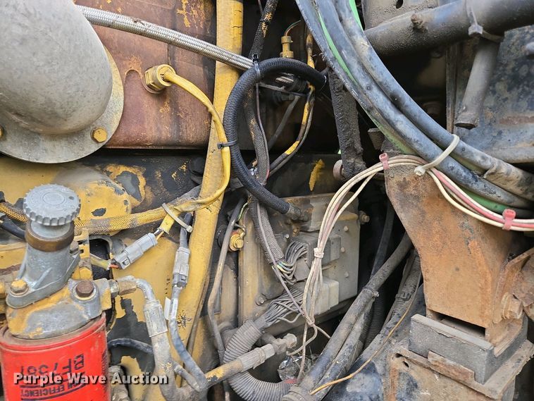 image for item DP6340 1996 Volvo semi truck