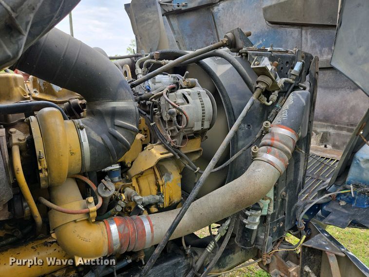 image for item DP6340 1996 Volvo semi truck