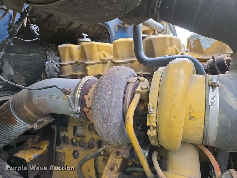 image for item DP6340 1996 Volvo semi truck