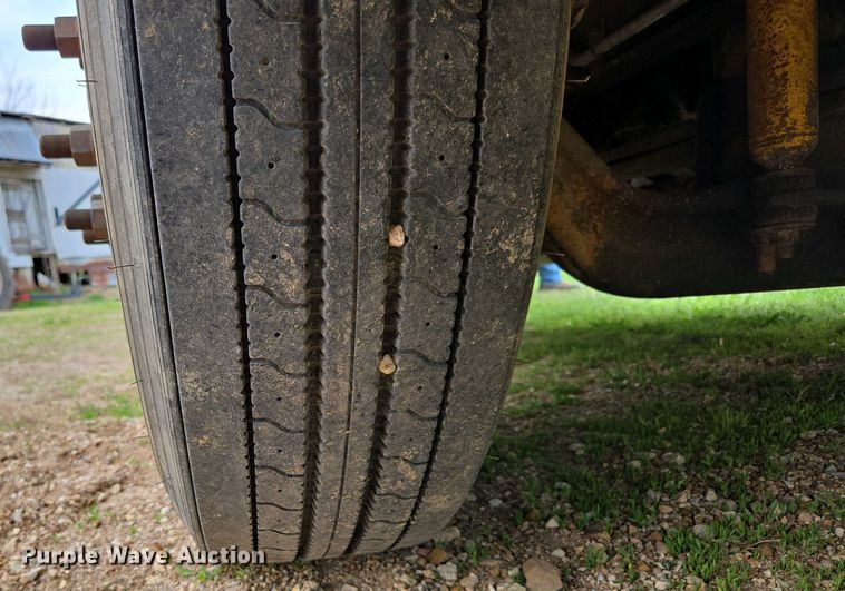 image for item DP6340 1996 Volvo semi truck