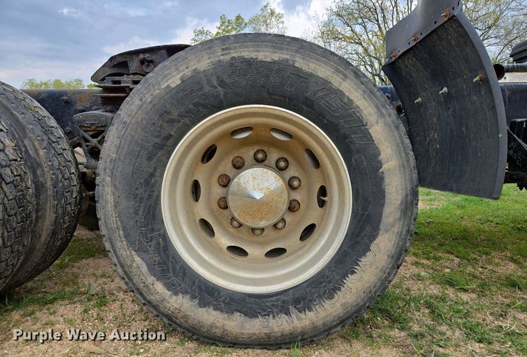 image for item DP6340 1996 Volvo semi truck