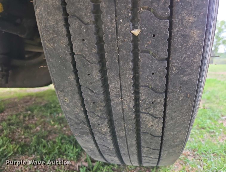 image for item DP6340 1996 Volvo semi truck