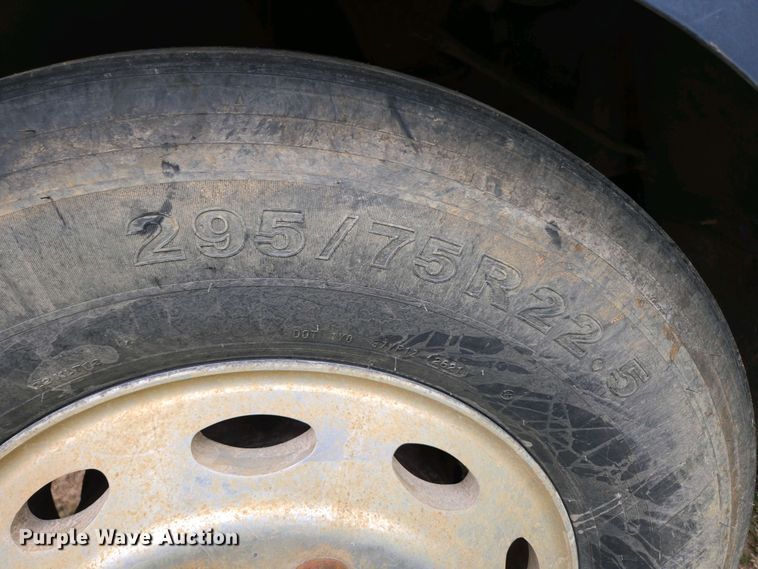 image for item DP6340 1996 Volvo semi truck