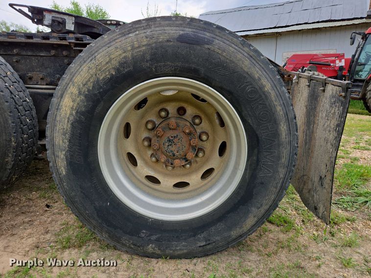 image for item DP6340 1996 Volvo semi truck