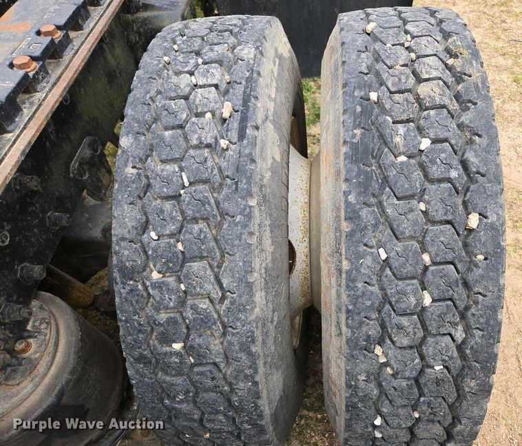 image for item DP6340 1996 Volvo semi truck