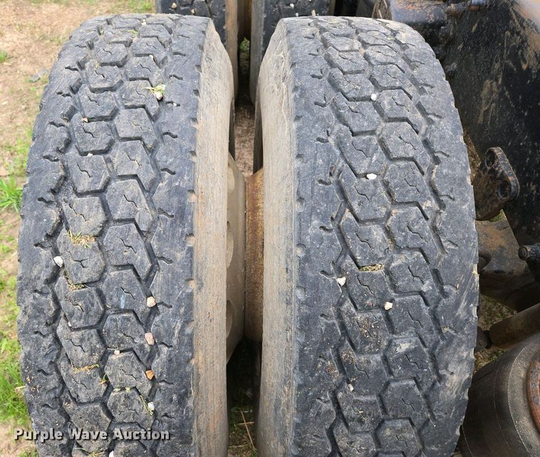 image for item DP6340 1996 Volvo semi truck