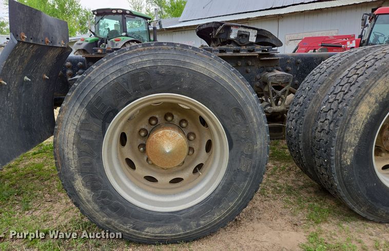 image for item DP6340 1996 Volvo semi truck