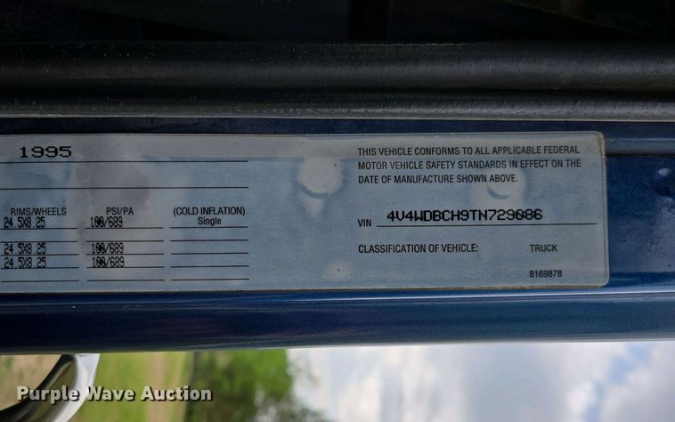 image for item DP6340 1996 Volvo semi truck