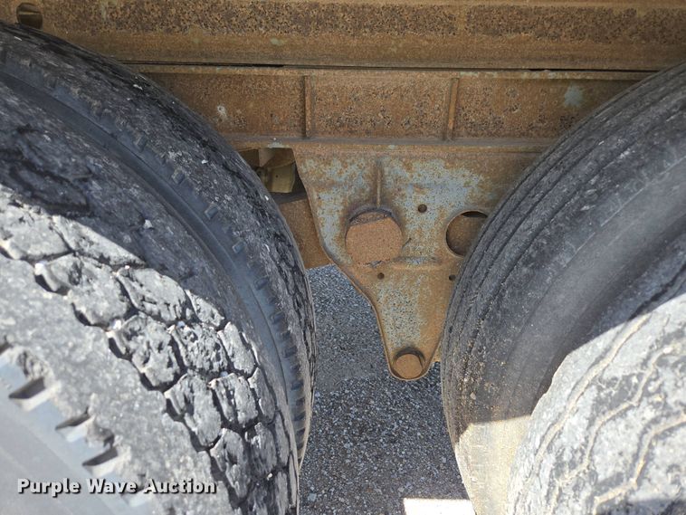 image for item DP6348 1986 Fruehauf FBX-F2-48 dry van trailer