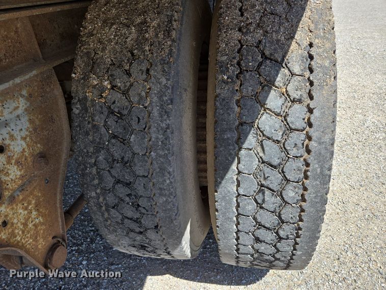 image for item DP6348 1986 Fruehauf FBX-F2-48 dry van trailer