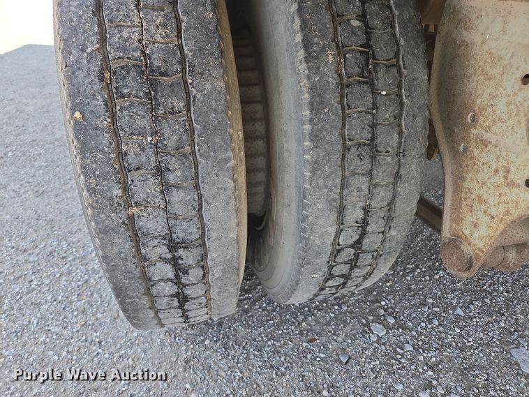 image for item DP6348 1986 Fruehauf FBX-F2-48 dry van trailer