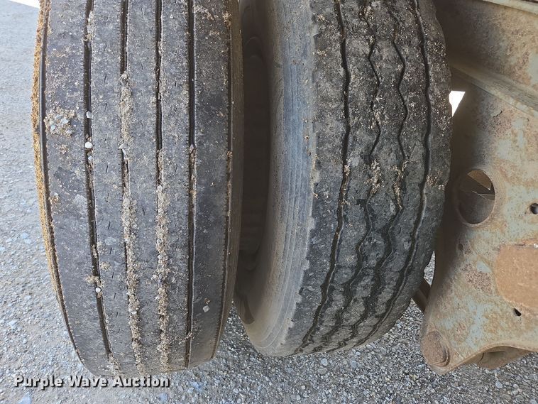 image for item DP6348 1986 Fruehauf FBX-F2-48 dry van trailer