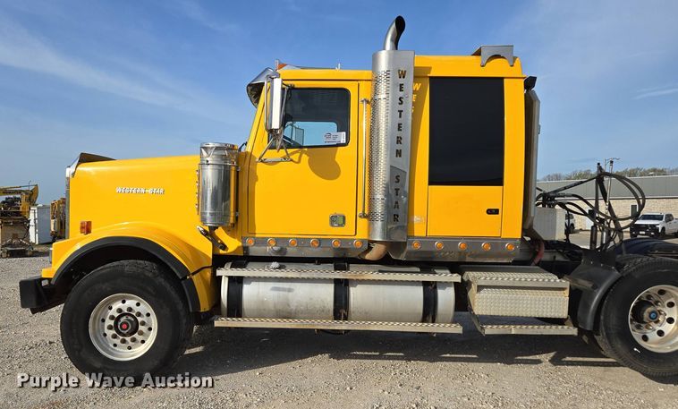 image for item DP6351 2007 Western Star 4900FA semi truck