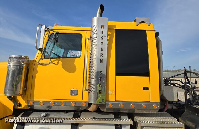 image for item DP6351 2007 Western Star 4900FA semi truck