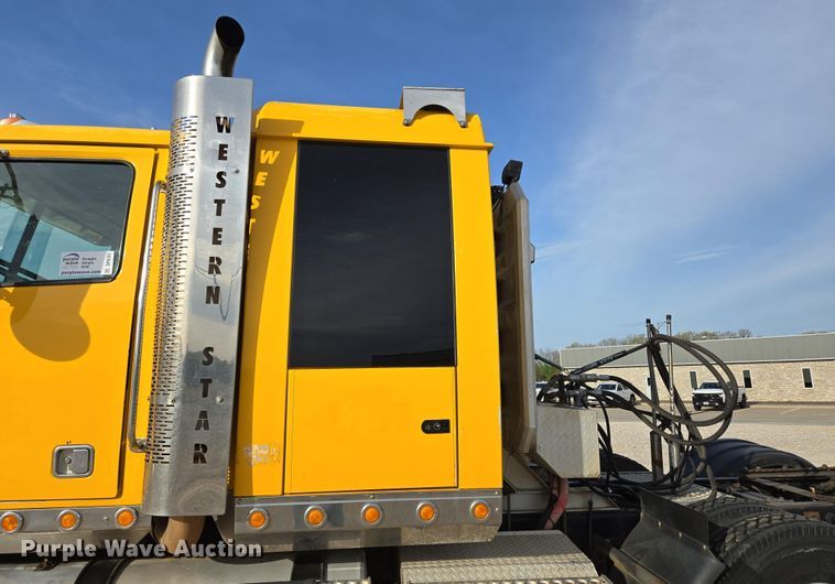 image for item DP6351 2007 Western Star 4900FA semi truck