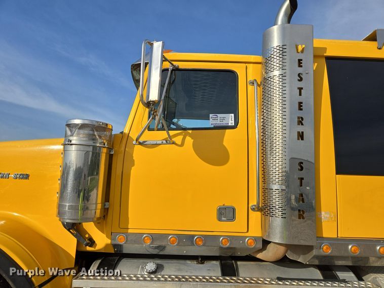 image for item DP6351 2007 Western Star 4900FA semi truck