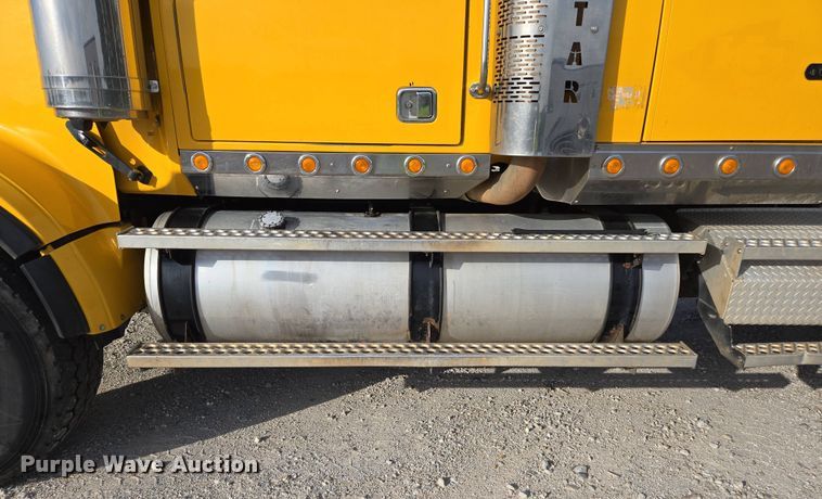 image for item DP6351 2007 Western Star 4900FA semi truck