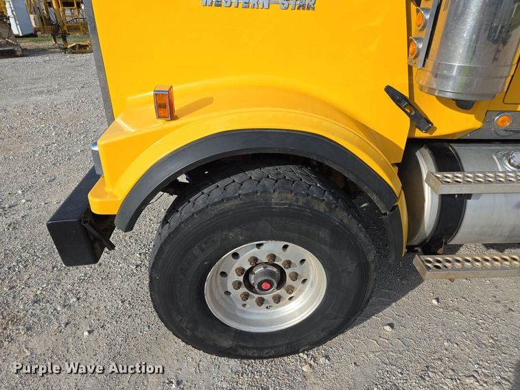 image for item DP6351 2007 Western Star 4900FA semi truck