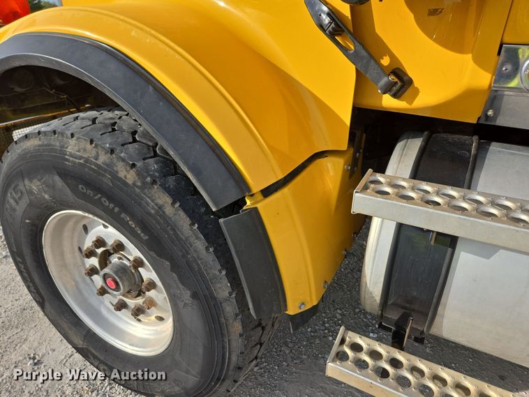 image for item DP6351 2007 Western Star 4900FA semi truck