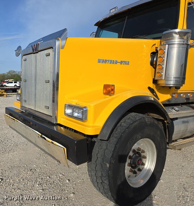 image for item DP6351 2007 Western Star 4900FA semi truck