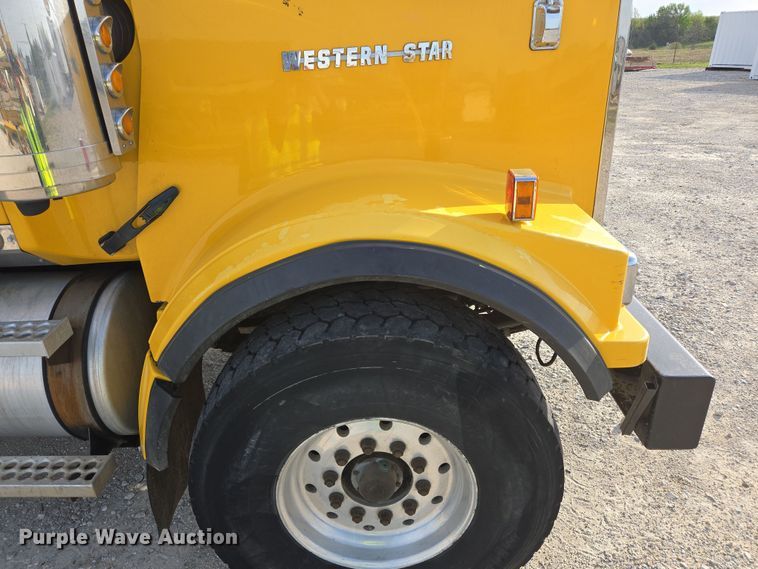 image for item DP6351 2007 Western Star 4900FA semi truck
