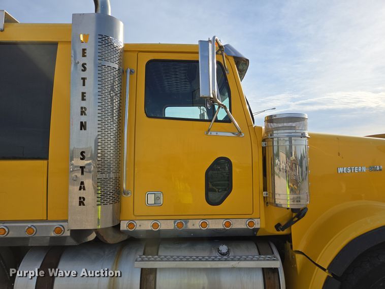 image for item DP6351 2007 Western Star 4900FA semi truck