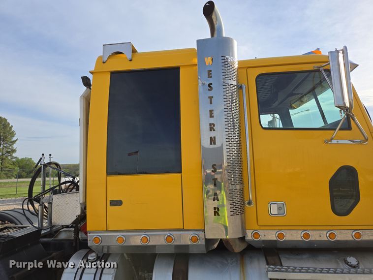 image for item DP6351 2007 Western Star 4900FA semi truck