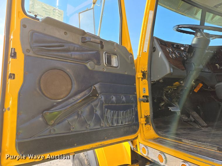 image for item DP6351 2007 Western Star 4900FA semi truck