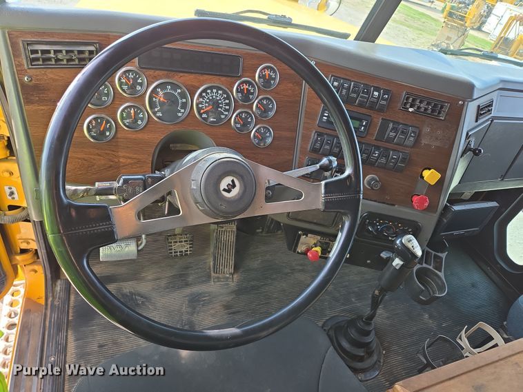 image for item DP6351 2007 Western Star 4900FA semi truck