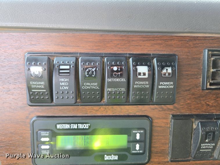 image for item DP6351 2007 Western Star 4900FA semi truck