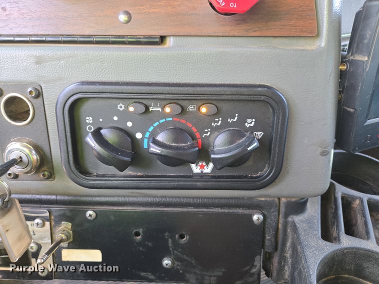 image for item DP6351 2007 Western Star 4900FA semi truck