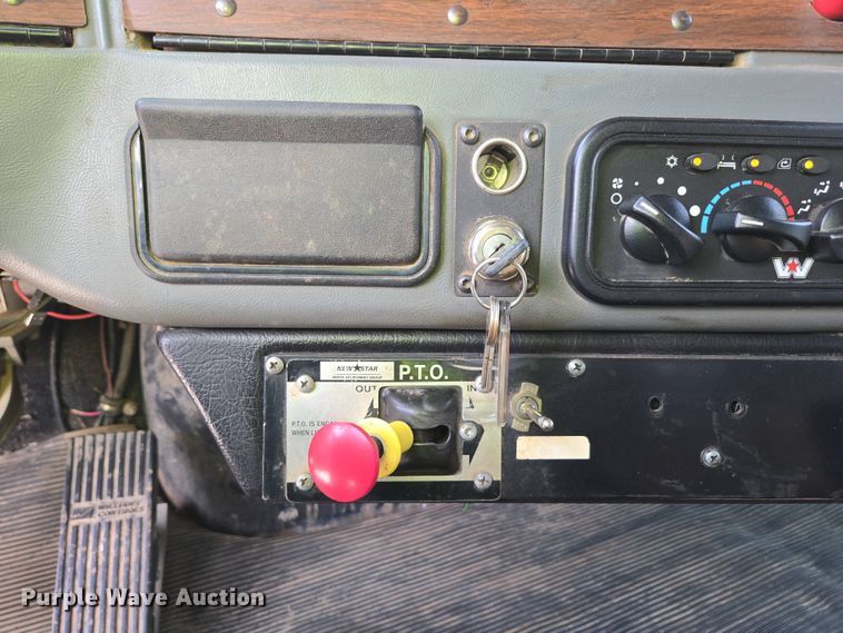 image for item DP6351 2007 Western Star 4900FA semi truck