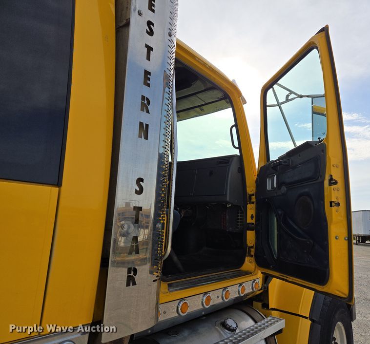 image for item DP6351 2007 Western Star 4900FA semi truck