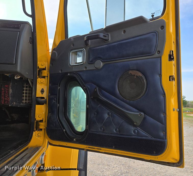 image for item DP6351 2007 Western Star 4900FA semi truck