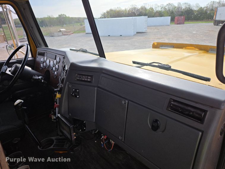 image for item DP6351 2007 Western Star 4900FA semi truck