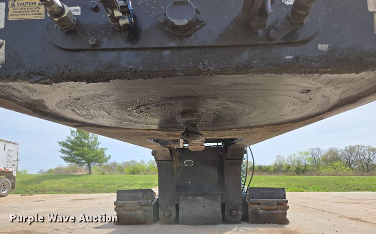 image for item DP6354 2007 Trail King TK110HDG-533 lowboy equipment trailer