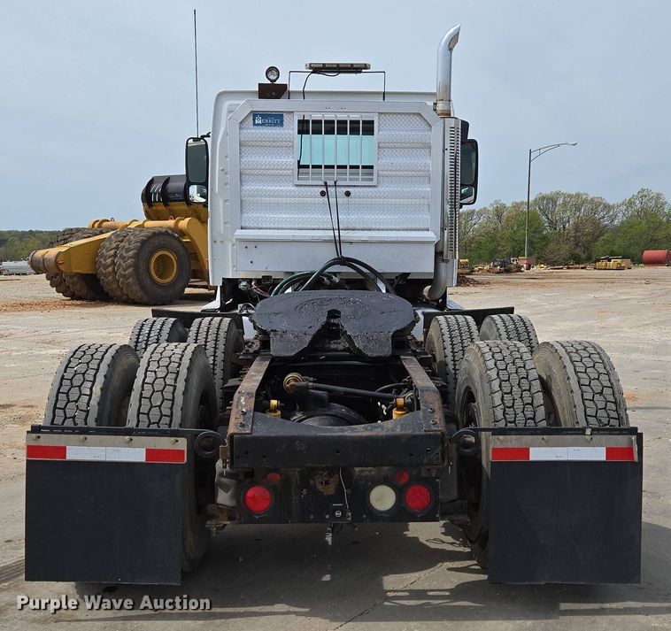 image for item DP6355 1999 Volvo VN semi truck