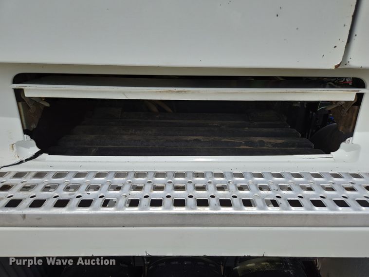 image for item DP6355 1999 Volvo VN semi truck