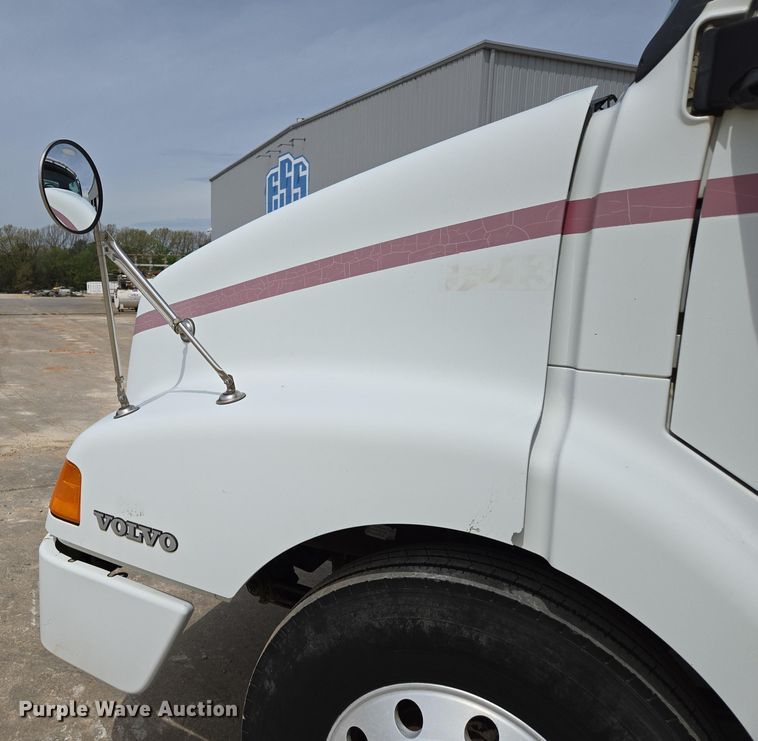 image for item DP6355 1999 Volvo VN semi truck