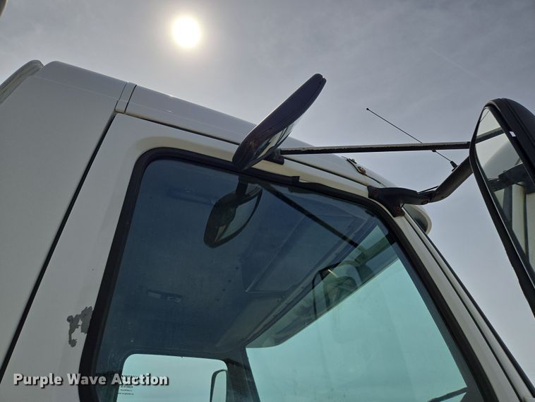 image for item DP6355 1999 Volvo VN semi truck