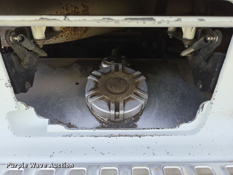 image for item DP6355 1999 Volvo VN semi truck