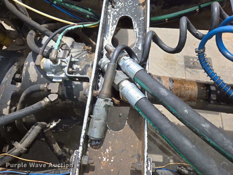 image for item DP6355 1999 Volvo VN semi truck