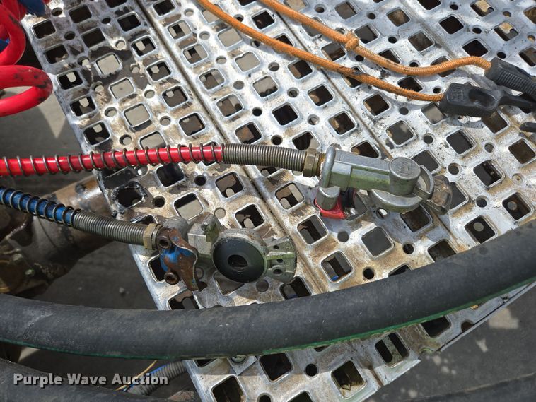 image for item DP6355 1999 Volvo VN semi truck