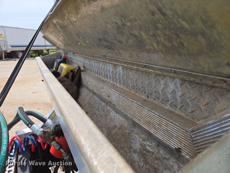 image for item DP6355 1999 Volvo VN semi truck