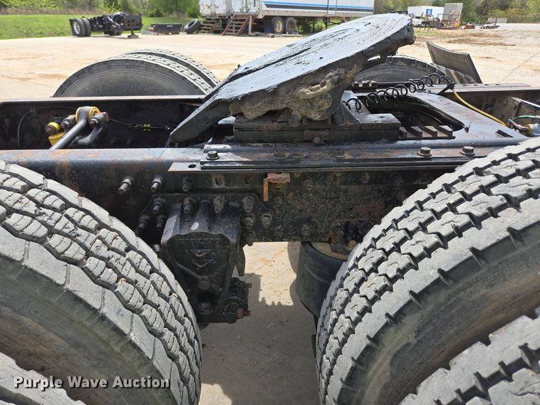 image for item DP6355 1999 Volvo VN semi truck