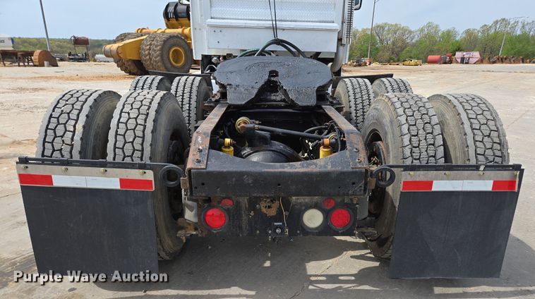 image for item DP6355 1999 Volvo VN semi truck